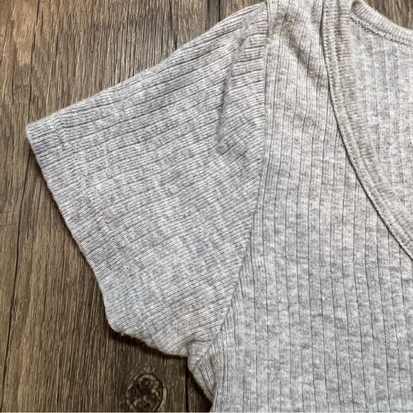 Women’s Brandi Melville Gray Crop Top Shirt One Size - Picture 4 of 8